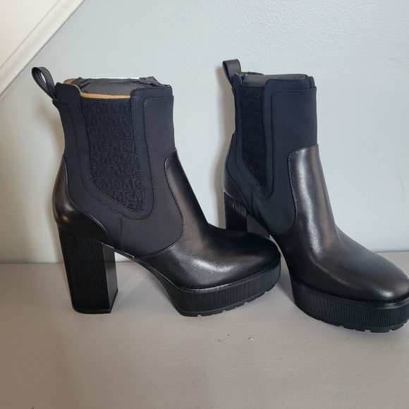 NIB Michael Kors Cramer boot - Picture 5 of 5